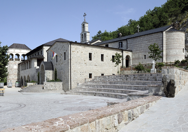 Мачкове фотографије „оживљавају“ манастире: Изложба нашег колеге о црногорским светињама